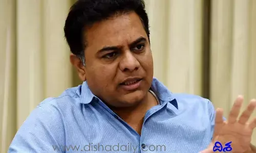 జర్నలిస్టులపై నెట్టింట విమర్శలు.. కఠిన చర్యలకు ఆదేశించిన కేటీఆర్