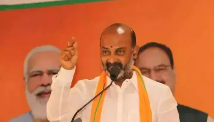 Bandi Sanjay: టాలీవుడ్ డ్రగ్స్ కేసు విచారణ ఏమైంది? బండి సంజయ్ ప్రశ్నల వర్షం Bandi Sanjay: టాలీవుడ్ డ్రగ్స్ కేసు విచారణ ఏమైంది? బండి సంజయ్ ప్రశ్నల వర్షం