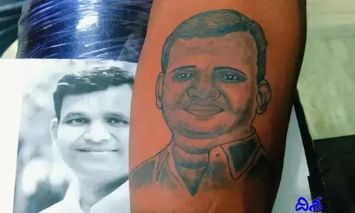 మోచేతి కెక్కిన అభిమానం.. టీఆర్ఎస్ ఎమ్మెల్యే టాటూ