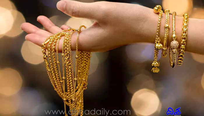 బంగారం ధరలకు రెక్కలు.. తులం బంగారం ఎంతో తెలుసా? బంగారం ధరలకు రెక్కలు.. తులం బంగారం ఎంతో తెలుసా?