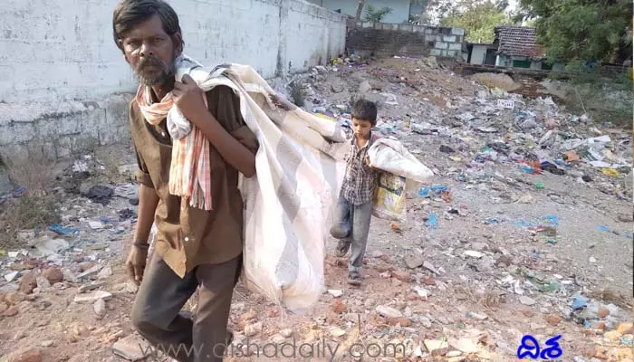 బందీలో బాల్యం.. అధికారులకు కనిపించట్లేదా..?