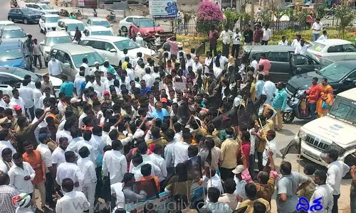 కోమటిరెడ్డి ఎంట్రీతో యాదాద్రిలో టెన్షన్.. భారీగా మోహరించిన పోలీసులు