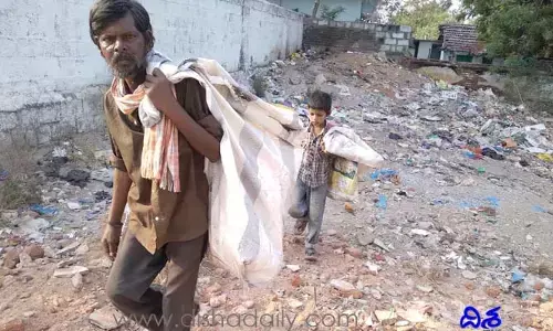 బందీలో బాల్యం.. అధికారులకు కనిపించట్లేదా..?