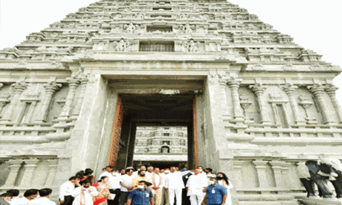 సృష్టికే వన్నె తెచ్చిన యాదగిరి గుట్ట