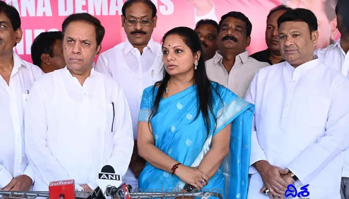 ధాన్యం కొనాల్సిన బాధ్యత కేంద్రానిదే: ఎమ్మెల్సీ కవిత ధాన్యం కొనాల్సిన బాధ్యత కేంద్రానిదే: ఎమ్మెల్సీ కవిత