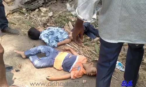 రోడ్డు ప్రమాదంలో ఇద్దరు చిన్నారులు మృతి