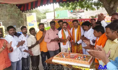 ఘనంగా బీజేపీ నాయకుడి జన్మదిన వేడుకలు
