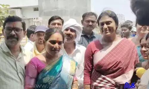టీఆర్ఎస్‌లో కలకలం.. షర్మిలను ఆమె ఎందుకు కలిసింది..?