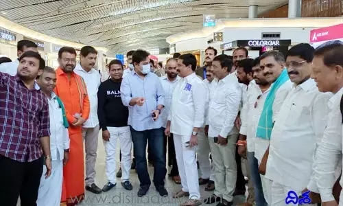 ఢిల్లీకి కేటీఆర్.. ఆయన వెంట వెళ్లింది వీళ్లే
