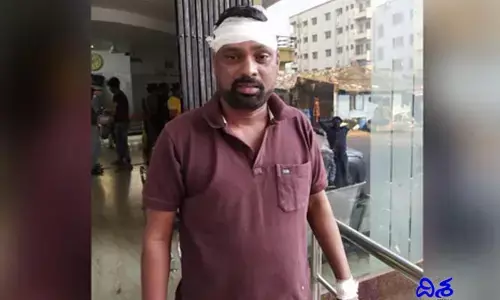 ఆప్ అధ్యక్షుడిపై దాడి చేసిన మైనర్లు.. నిరసన చేసి వస్తుండగా..