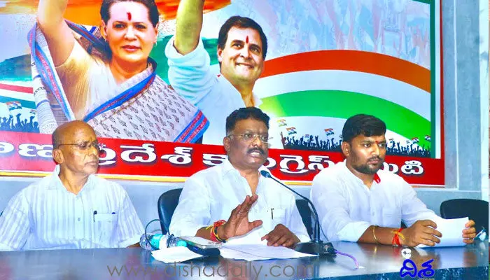 సమస్యలు సృష్టించడం కేసీఆర్కి బాగా అలవాటు: ఏఐసీసీ సమస్యలు సృష్టించడం కేసీఆర్కి బాగా అలవాటు: ఏఐసీసీ