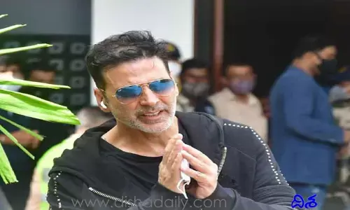 Akshay Kumar: నీటిలో పడిపోయిన హీరో ఫ్రెండ్ సీరియస్ .. భార్యకు కూడా..