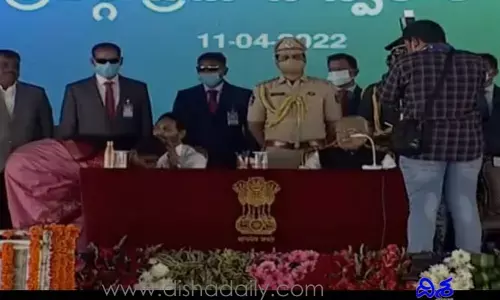 AP News: పట్టరాని సంతోషంలో సీఎం జగన్‌‌కు ముద్దు పెట్టిన రోజా