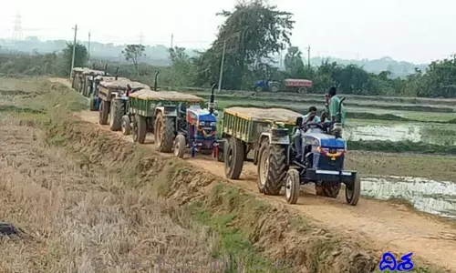 మానేరు నది ఇసుక స్మగ్లర్లకు అడ్డా..
