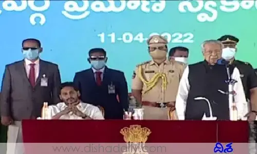 AP Cabinet: ప్రమాణ స్వీకారంలో ఆసక్తికర ఘటనలు.. కొత్త సంప్రదాయానికి తెరలేపిన జగన్!
