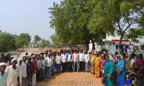 400 కుటుంబాల గ్రామ బహిష్కరణ.. హుకుం జారీ చేసిన వీడీసీ