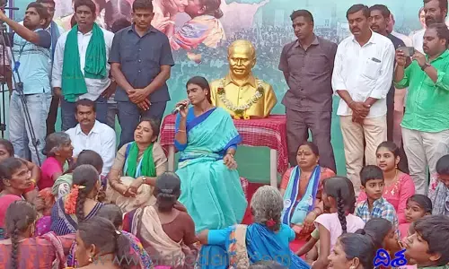 బంగారు తెలంగాణ కాదు.. బీర్ల తెలంగాణ : వైఎస్ షర్మిల