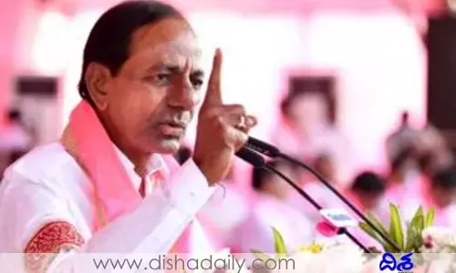 కేటీఆర్ అలా.. కేసీఆర్ ఇలా.. ఢిల్లీలో సీఎం ప్రసంగంపై విమర్శలు..!