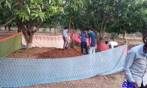 కూతురి ఫిర్యాదుతో పూడ్చి పెట్టిన శవానికి పరీక్షలు