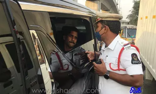 నాగచైతన్య కారు అద్దాలకు బ్లాక్ ఫిలిం.. జరిమానా విధించిన పోలీసులు