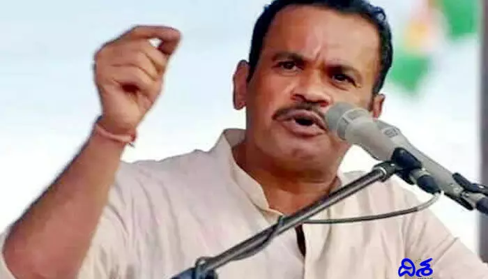 Komatireddy Venkat Reddy: చంద్రబాబుకు పట్టిన గతే కేసీఆర్కూ పడుతుంది.. కాంగ్రెస్ స్టార్ క్యాపెయినర్ Komatireddy Venkat Reddy: చంద్రబాబుకు పట్టిన గతే కేసీఆర్కూ పడుతుంది.. కాంగ్రెస్ స్టార్ క్యాపెయినర్