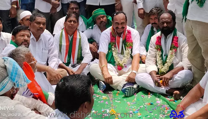 సూర్యాపేటలో టెన్షన్ టెన్షన్.. పోలీసులు వర్సెస్ కాంగ్రెస్ సూర్యాపేటలో టెన్షన్ టెన్షన్.. పోలీసులు వర్సెస్ కాంగ్రెస్