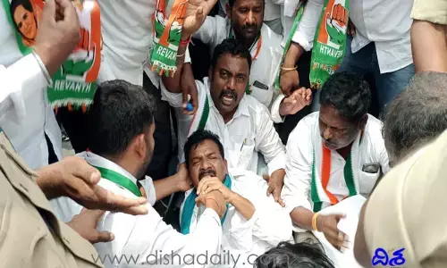 Telangana News: ధర్నాలో కాంగ్రెస్ జిల్లా అధ్యక్షుడుకి గాయాలు