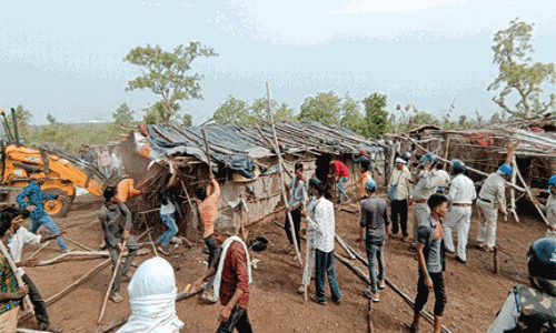 ఆదివాసీలకు ఎర్రజెండా దిగులు