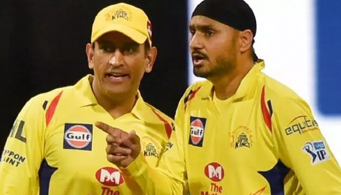 Harbhajan Vs Dhoni: కప్ ఒక్కడి వల్ల రాలేదు... లస్సీ తాగడానికి వెళ్లామా? ధోనీపై హర్భజన్ సెన్సేషనల్ కామెంట్స్ Harbhajan Vs Dhoni: కప్ ఒక్కడి వల్ల రాలేదు... లస్సీ తాగడానికి వెళ్లామా? ధోనీపై హర్భజన్ సెన్సేషనల్ కామెంట్స్