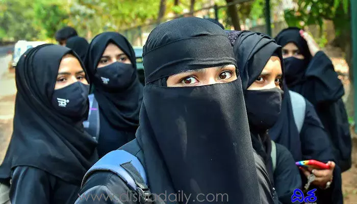 Hijab Controversy: హైదరాబాద్లోని స్కూల్లో హిజాబ్ వివాదం! Hijab Controversy: హైదరాబాద్లోని స్కూల్లో హిజాబ్ వివాదం!