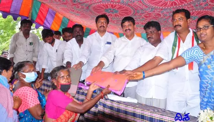 Telangana News: పదవులు ముఖ్యం కాదు.. పొంగులేటి శ్రీనివాస్ రెడ్డి కీలక వ్యాఖ్యలు Telangana News: పదవులు ముఖ్యం కాదు.. పొంగులేటి శ్రీనివాస్ రెడ్డి కీలక వ్యాఖ్యలు