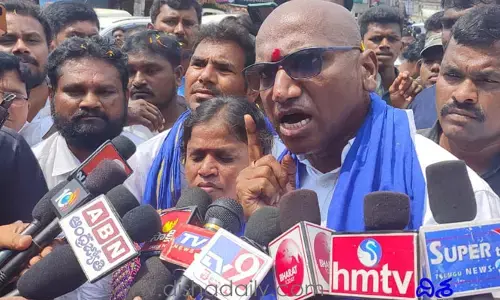 RS Praveen Kumar: మంత్రి వచ్చేదాకా అంబేద్కర్ వద్దకు ఎవరినీ అనుమతించరా?
