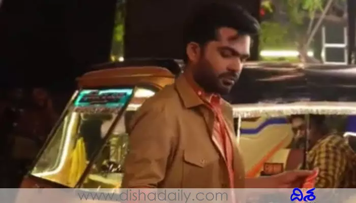 Simbu: అవకాశాల్లేక ఆటో డ్రైవర్గా మారిన హీరో.. వీడియో వైరల్ Simbu: అవకాశాల్లేక ఆటో డ్రైవర్గా మారిన హీరో.. వీడియో వైరల్