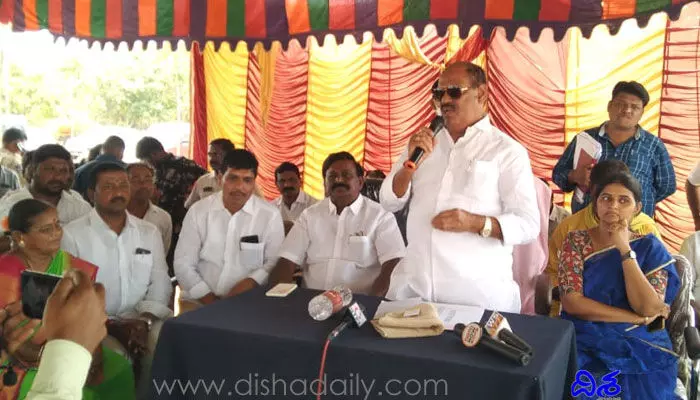 Telangana News: బీజేపీ, కాంగ్రెస్ పార్టీలకు స్ట్రాంగ్ వార్నింగ్ ఇచ్చిన టీఆర్ఎస్ ఎమ్మెల్యే Telangana News: బీజేపీ, కాంగ్రెస్ పార్టీలకు స్ట్రాంగ్ వార్నింగ్ ఇచ్చిన టీఆర్ఎస్ ఎమ్మెల్యే