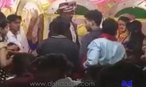 Viral Video: వ‌రుడు చెంప 2 సార్లు ఛెళ్లు, వ‌ధువు వాకౌట్‌.. ఇంత‌కీ ఏమైంది?! (వీడియో)