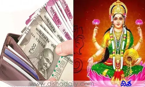 మీ ఇంట్లో లక్ష్మీదేవి నిలవాలా.. అయితే పర్స్‌ను ఇలా పెట్టుకోండి