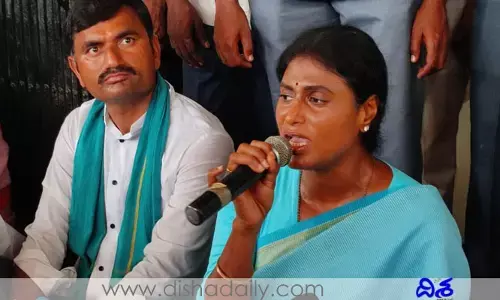 దేవుళ్లను సైతం మోసం చేస్తున్న వ్యక్తి K.C.R : Y. S. Sharmila
