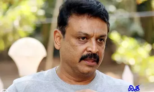 నటుడు Naresh మొదటి Wife చనిపోవడానికి కారణం ఆయనేనా?