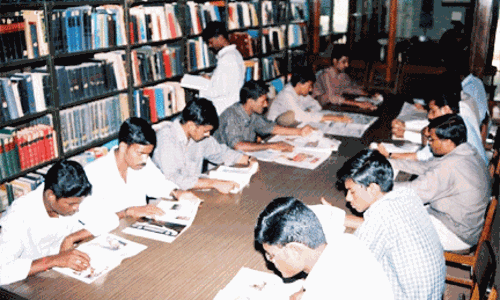 నడుస్తున్న చరిత్ర:ఉద్యోగార్థులకు ఎంత కష్టం?