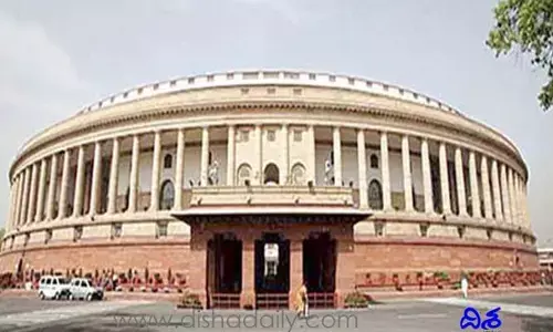 రాహుల్ గాంధీ తరహాలో మరో ఎంపీపై అనర్హత వేటు