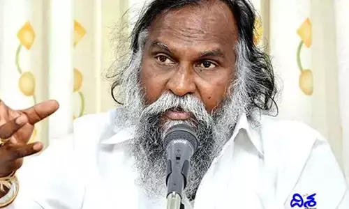 Jagga reddy criticizes cm kcr over his national politics