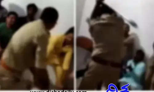 పోలీస్ స్టేషన్‌లో పొట్టు పొట్టు కొడుతున్న దృశ్యం.. అఖిలేష్ యాదవ్ షేర్ చేసిన వీడియో వైరల్