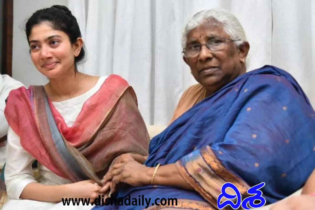 Sai pallavi meets sarala family and gets emotional Sai pallavi meets sarala family and gets emotional