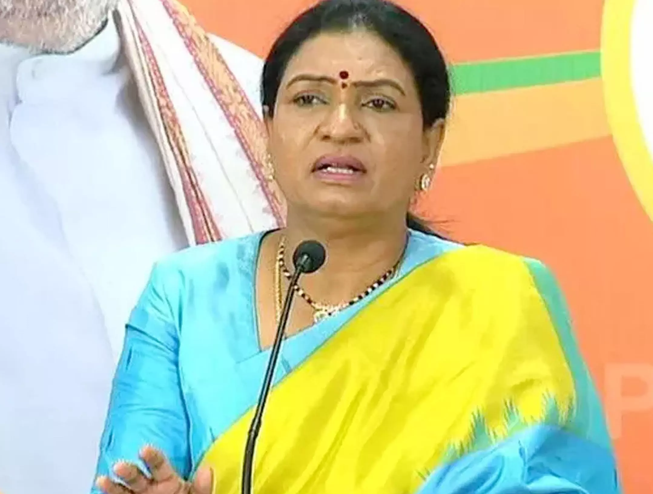 DK Aruna Releases Press Note About Vijaya Sankalpa Sabha DK Aruna Releases Press Note About Vijaya Sankalpa Sabha