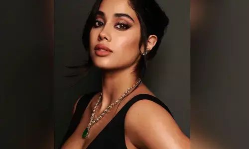 జాన్వీకపూర్ ఎద అందాలను పొగిడేసిన సమంత