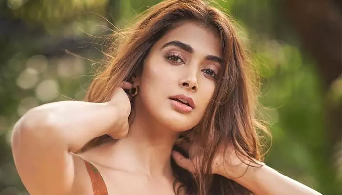 Pooja Hegde In Corset Top And Skirt, Check Out Her Stunning Pictures