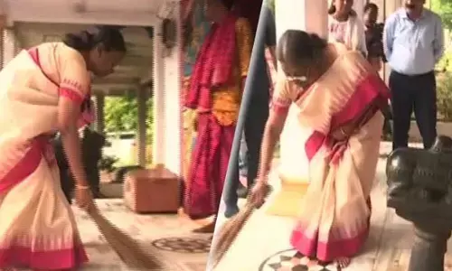 Presidential Candidate Draupadi Murmu Sweeps Temple Floor In Rairangpur