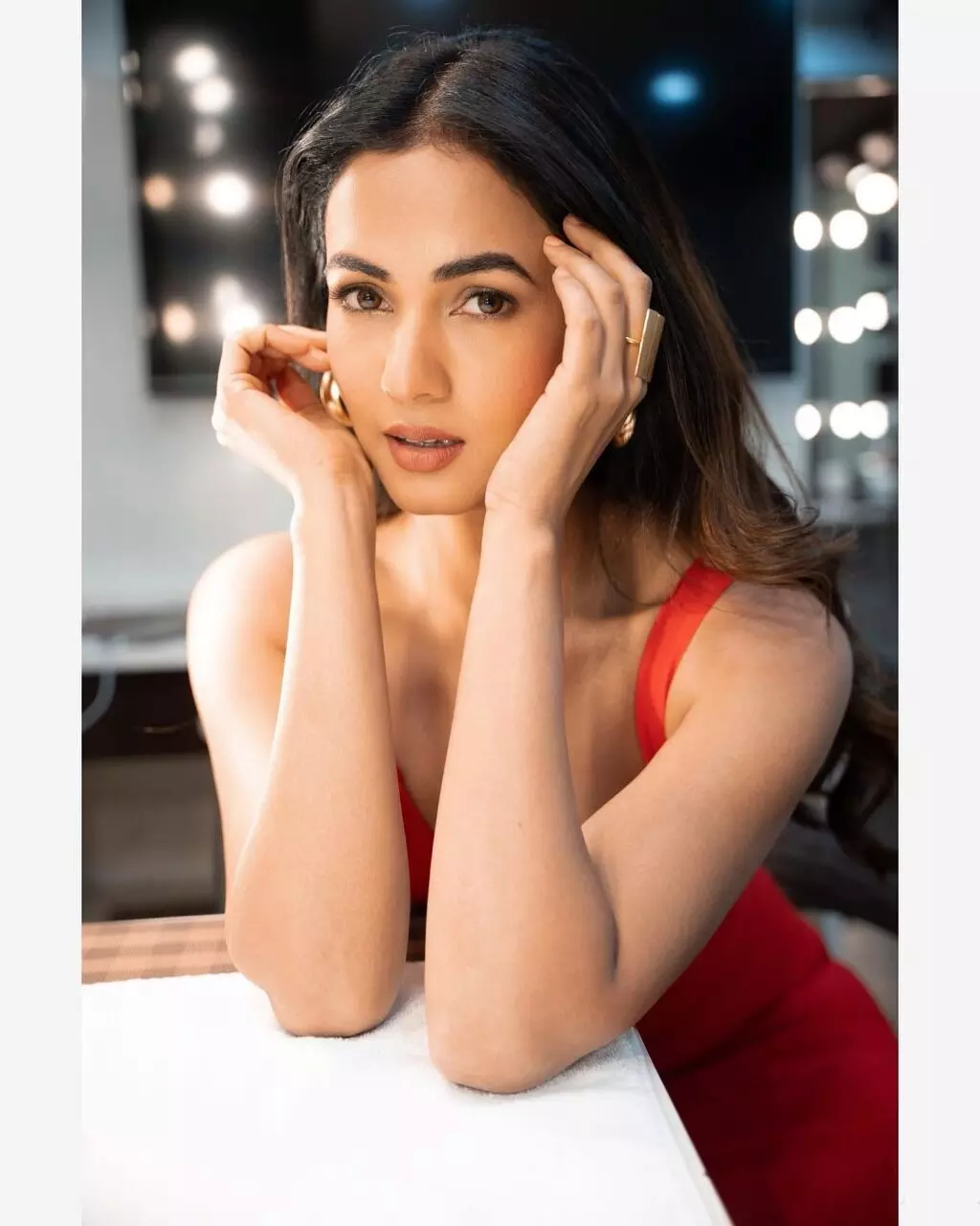 Check out Sonal Chauhan latest images