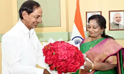CM KCR Meets Governor Tamilisai At Raj Bhavan On the Occasion of  Ujjal Bhuyan oath as Chief Justice Of TS High Court