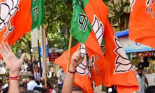 Four Hyderabad BJP Corporators Have Joined in TRS In The Presence Of KTR